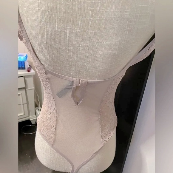 VICTORIA SECRET LACE CAP SLEEVE BODYSUIT WITH MESH BACK LAVENDER SIZE M - Picture 13 of 16